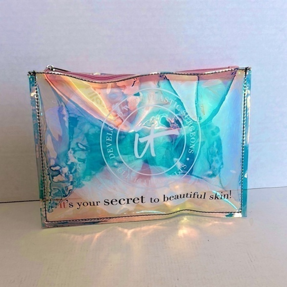 IT COSMETICS Iridescent Cosmetic Bag